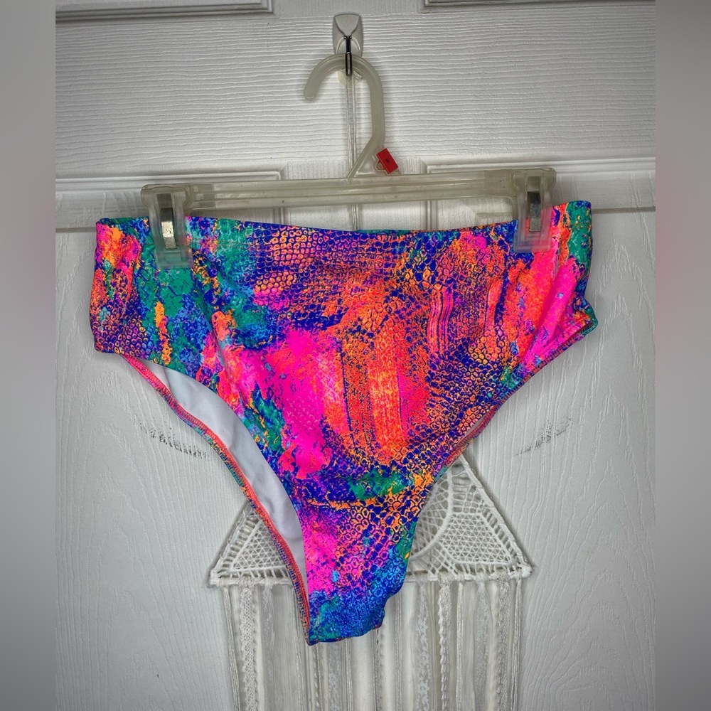 NWOT Freedom Rave Wear multi-color bottoms